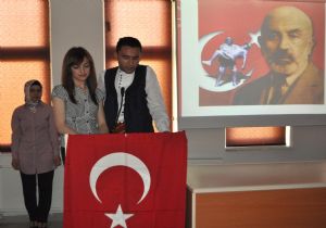 Akif rahmet ve minnetle anıldı